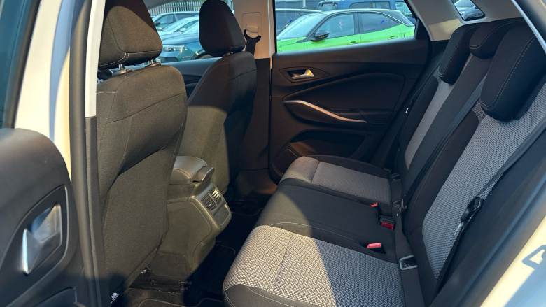 Vauxhall Grandland 1.2 Turbo SE 5dr Petrol Hatchback